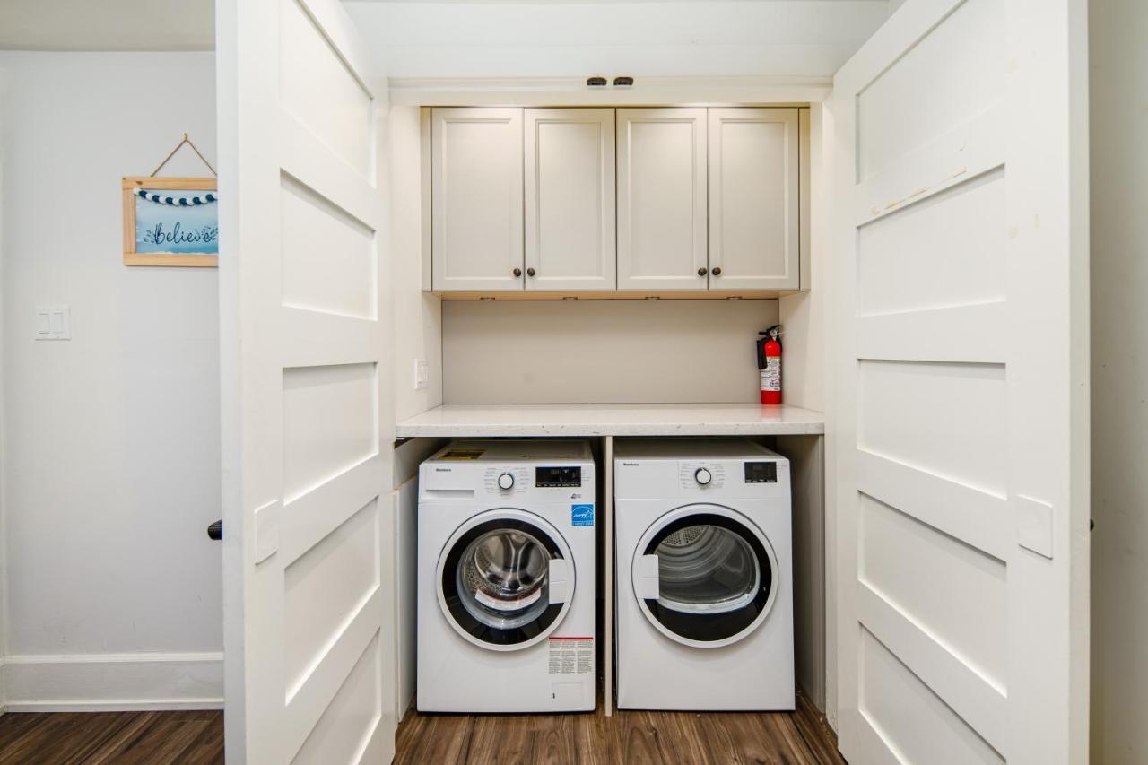 Gorgeous 4 Bedroom Garden Level Suite At Vancouver West & Ubc Exterior photo