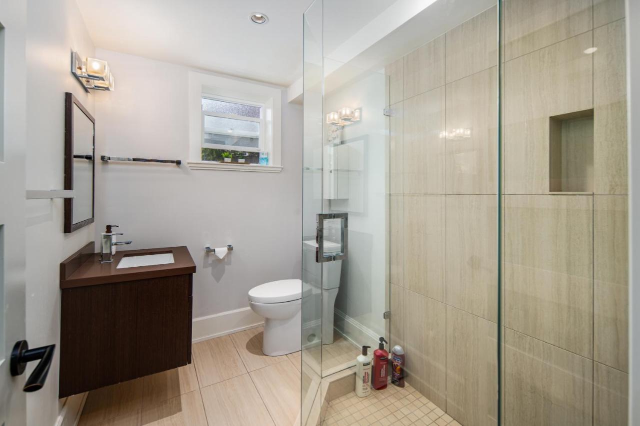 Gorgeous 4 Bedroom Garden Level Suite At Vancouver West & Ubc Exterior photo